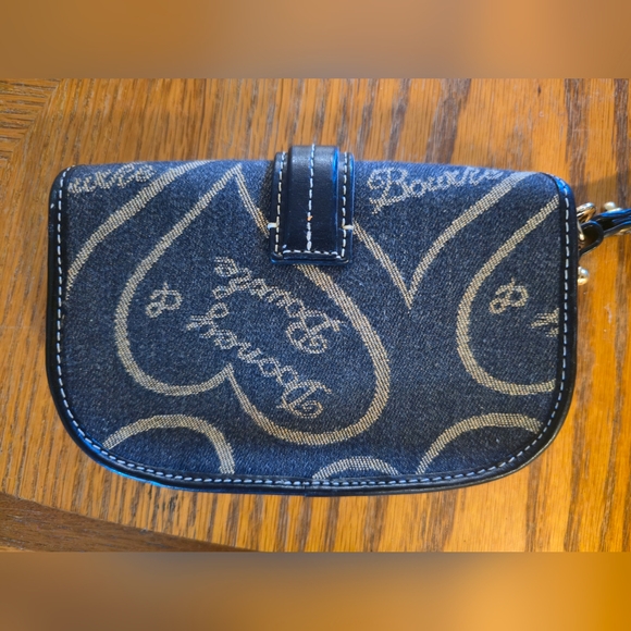 Dooney & Bourke Wristlet Black Leather & Black And Tan Signature Heart Canvas - Picture 3 of 6